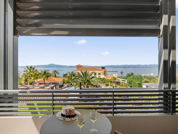 Akti Taygetos - Conference Resort : photo 4 de la chambre appartement familial deluxe - vue sur jardin