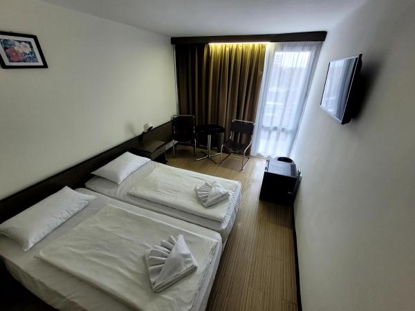 Hotel Európa : photo 1 de la chambre chambre double avec balcon
