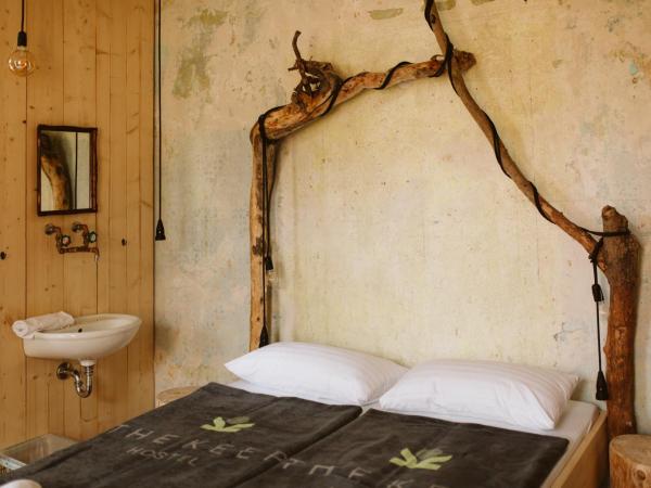 The Keep Eco Rooms : photo 10 de la chambre chambre familiale avec douche 