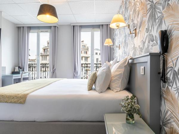 Hotel Splendid : photo 8 de la chambre chambre double - vue sur tour eiffel