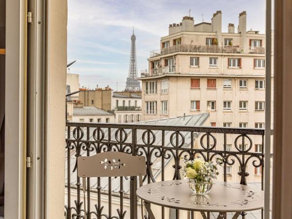 Hotel Splendid : photo 5 de la chambre chambre triple - vue sur tour eiffel