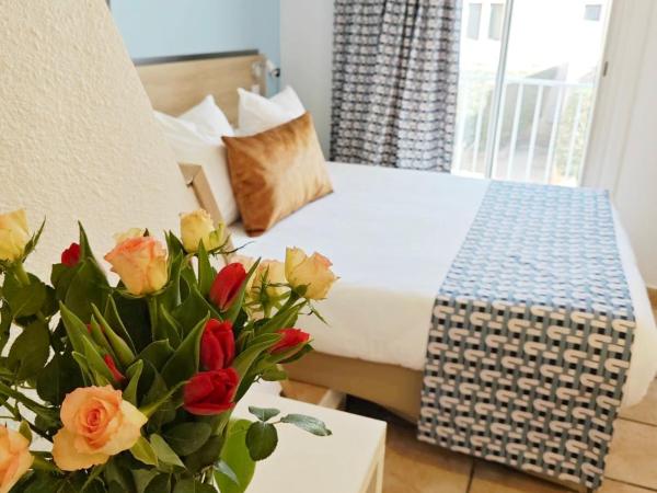 HOTEL DES CALANQUES : photo 9 de la chambre chambre double avec balcon