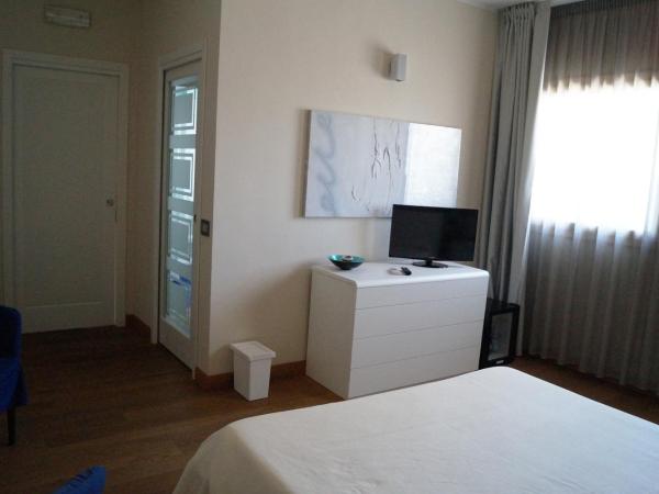 Baia Di Ognina : photo 6 de la chambre suite - vue sur ville