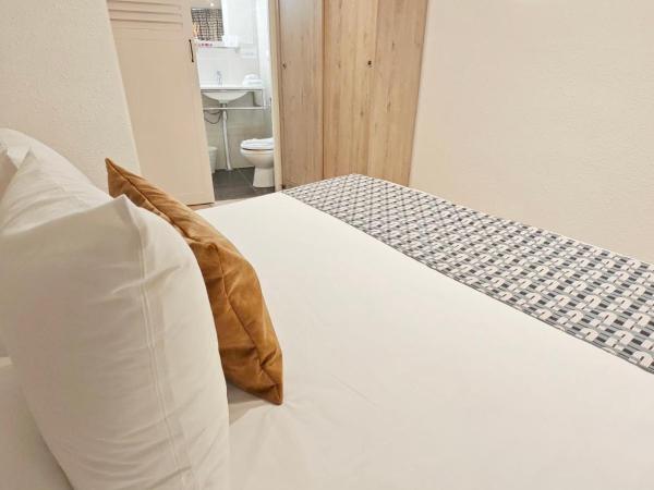 HOTEL DES CALANQUES : photo 5 de la chambre chambre double ou lits jumeaux standard