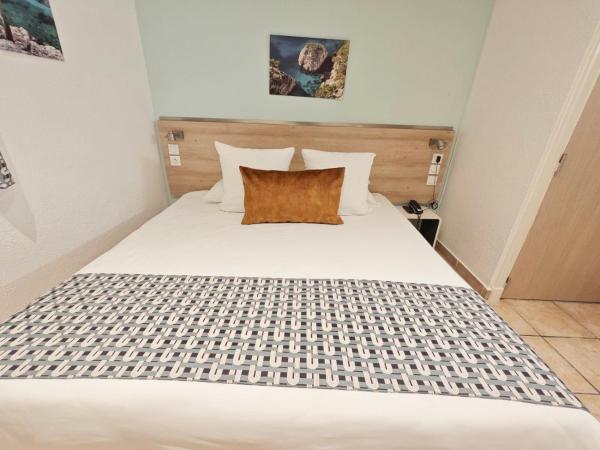 HOTEL DES CALANQUES : photo 3 de la chambre chambre double ou lits jumeaux standard