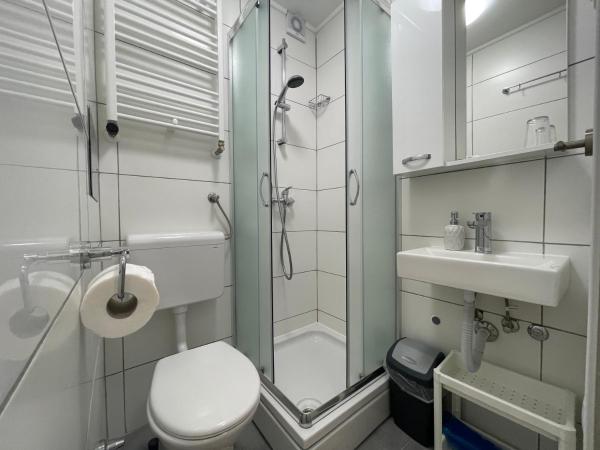 m-blok : photo 2 de la chambre chambre simple standard avec douche