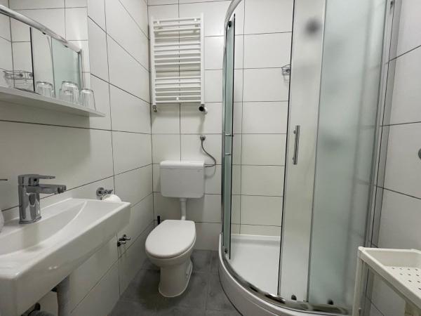 m-blok : photo 2 de la chambre chambre double avec salle de bains privative