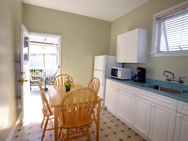 James Bay Inn Hotel, Suites & Cottage : photo 2 de la chambre studio avec balcon