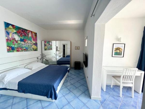 Hotel Casa Sofia : photo 5 de la chambre chambre triple de luxe avec terrasse vue sur mer