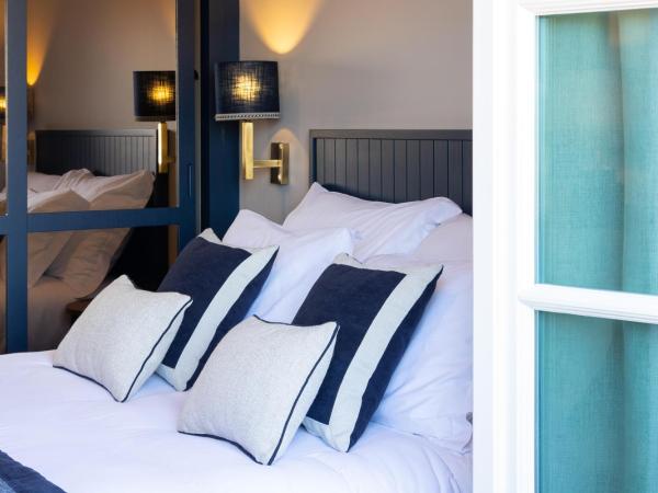 AP Dona Aninhas : photo 6 de la chambre chambre double ou lits jumeaux avec balcon