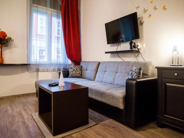 Budapest Rooms Bed and Breakfast : photo 3 de la chambre chambre familiale avec salle de bains