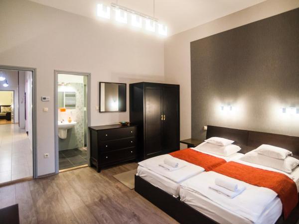 Budapest Rooms Bed and Breakfast : photo 2 de la chambre chambre familiale avec salle de bains