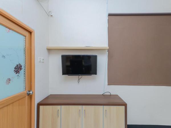 Urbanview Roemah Tebet by RedDoorz : photo 8 de la chambre chambre double supérieure