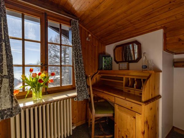 Le Coucou Hotel Restaurant & Lounge-Bar : photo 1 de la chambre chambre chalet chic - vue sur montagnes