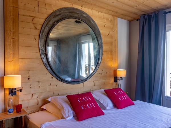 Le Coucou Hotel Restaurant & Lounge-Bar : photo 6 de la chambre chambre chalet chic - vue sur montagnes