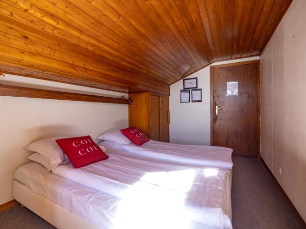 Le Coucou Hotel Restaurant & Lounge-Bar : photo 4 de la chambre chambre alpine (salle de bains commune)