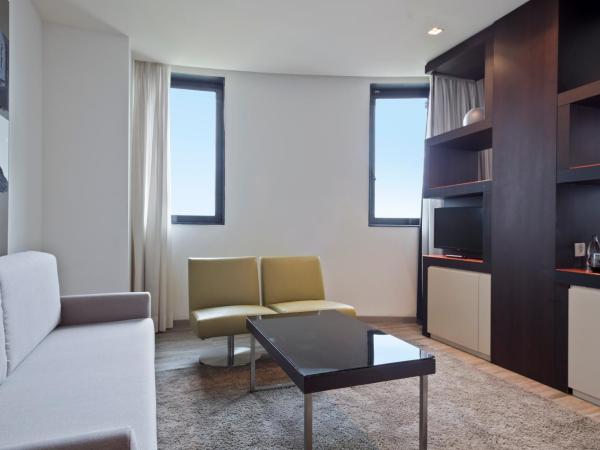 Hotel Barcelona Condal Mar Affiliated by Meliá : photo 6 de la chambre suite junior