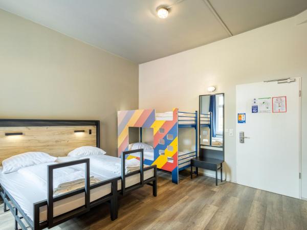 a&o Dortmund Hauptbahnhof : photo 1 de la chambre chambre quadruple