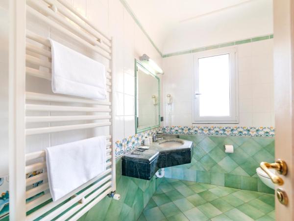 Hotel Terme Don Pepe : photo 5 de la chambre chambre double supérieure - vue sur piscine