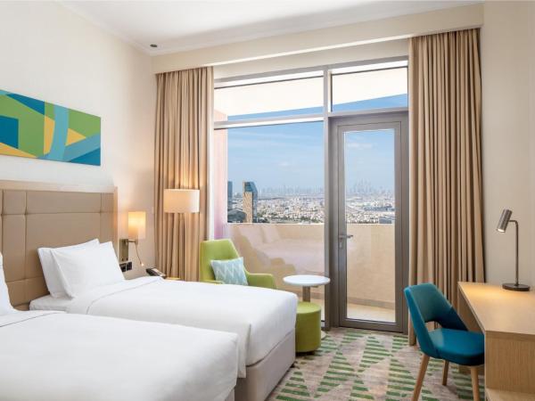 Holiday Inn & Suites - Dubai Science Park, an IHG Hotel : photo 7 de la chambre chambre lits jumeaux premium