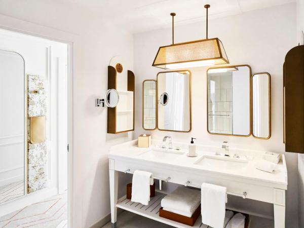 Carlton Cannes, a Regent Hotel : photo 4 de la chambre suite 1 chambre avec canapé-lit - vue sur jardin