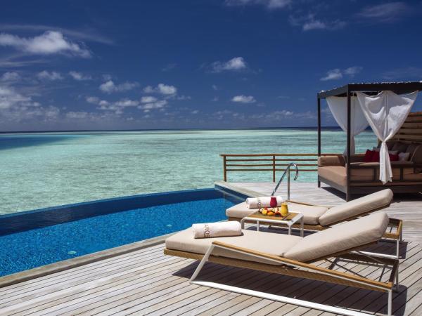 Baros Maldives : photo 8 de la chambre villa sur l'eau avec piscine privée