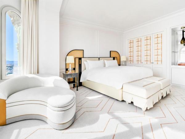 Carlton Cannes, a Regent Hotel : photo 4 de la chambre chambre premium avec lit king-size et vue sur la mer
