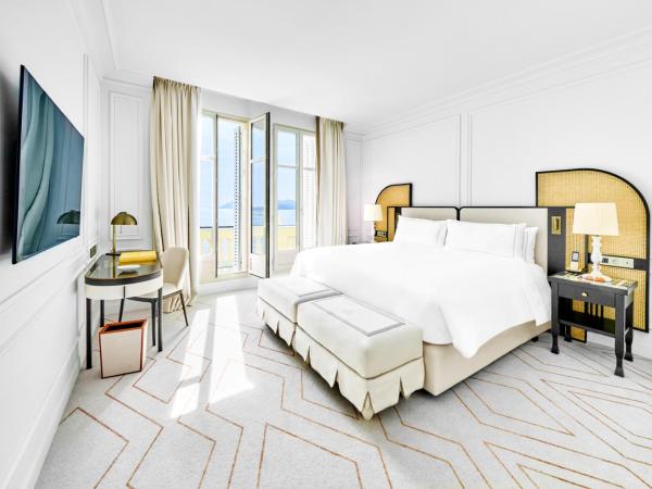 Carlton Cannes, a Regent Hotel : photo 4 de la chambre chambre premium avec balcon-vue sur mer