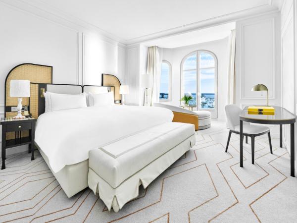 Carlton Cannes, a Regent Hotel : photo 4 de la chambre chambre lit king-size classique-vue sur mer