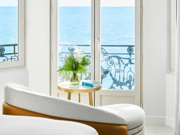 Carlton Cannes, a Regent Hotel : photo 5 de la chambre chambre premium-vue sur mer