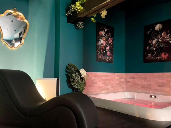 NUITS D'EXIL : photo 3 de la chambre suite avec jacuzzi