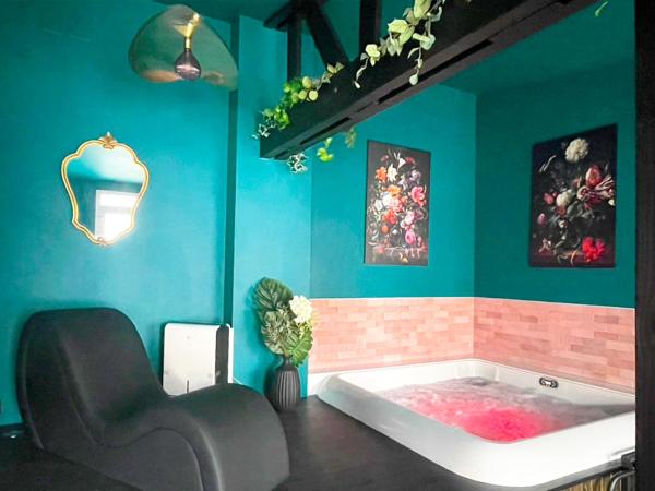 NUITS D'EXIL : photo 6 de la chambre suite avec jacuzzi