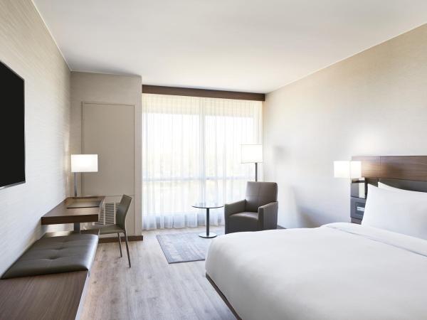 AC Hotel Phoenix Biltmore : photo 2 de la chambre guest room with king bed and mountain view
