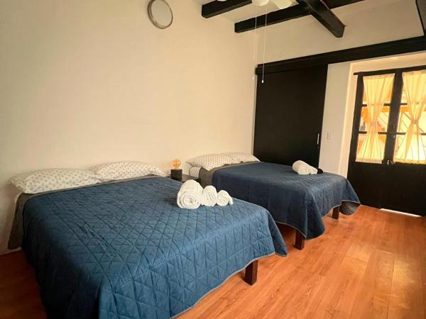 Hostal Luna 49 : photo 3 de la chambre chambre lits jumeaux