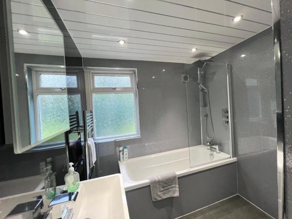 Roost Hill Guest House - Free Parking : photo 3 de la chambre suite deluxe