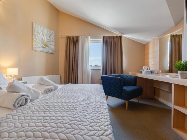 Hotel Sky : photo 3 de la chambre chambre double supérieure avec balcon