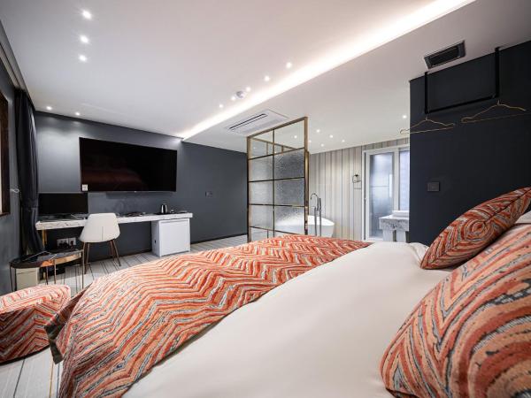 Jongno Olive Hotel : photo 2 de la chambre suite avec balcon