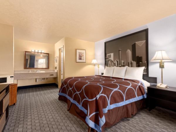 Super 8 by Wyndham College Park/Atlanta Airport West : photo 1 de la chambre chambre lit king-size - non-fumeurs