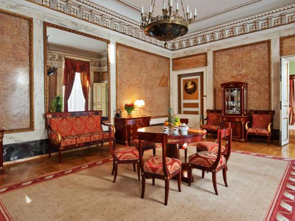 Grand Premium Booking Hotel : photo 9 de la chambre suite palace