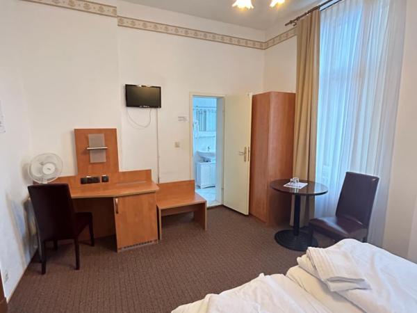 Hotel Adam : photo 3 de la chambre chambre double basique