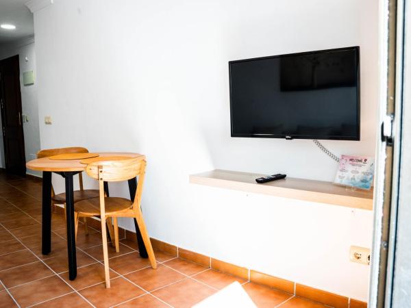 Marbella Village : photo 7 de la chambre budget apartment with balcony 