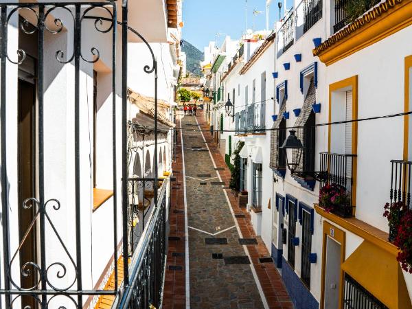 Marbella Village : photo 6 de la chambre budget apartment with balcony 
