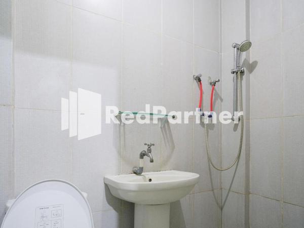 Pondok Hijau Syariah Mitra RedDoorz At Citraland Surabaya : photo 4 de la chambre chambre double standard