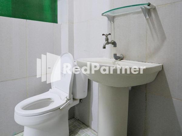 Pondok Hijau Syariah Mitra RedDoorz At Citraland Surabaya : photo 7 de la chambre chambre simple