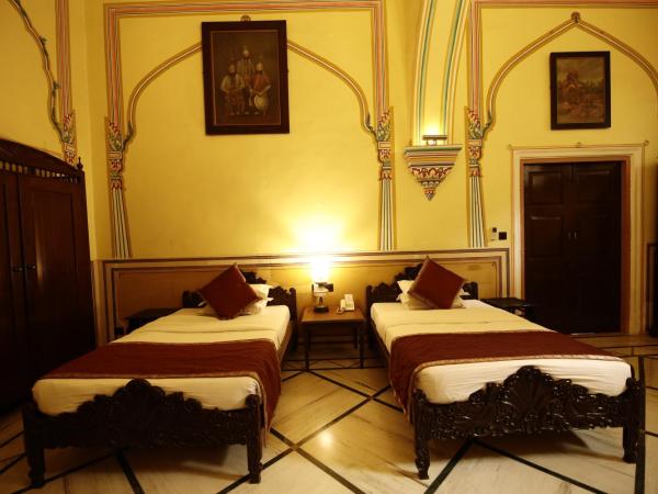 Hotel Narain Niwas Palace : photo 8 de la chambre kanota suite-  free early check in by 3 hours (subject to room availability),complimentary welcome drink,10% discount on food in imperial lancers,10% discount on spa