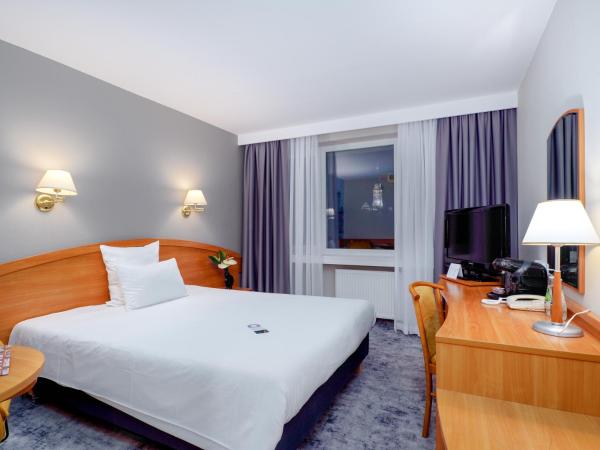 Mercure Czestochowa Centrum : photo 4 de la chambre chambre double supérieure avec vue sur le parc