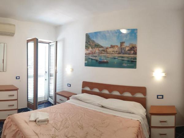 Hotel Mareluna Ischia : photo 1 de la chambre appartement avec terrasse