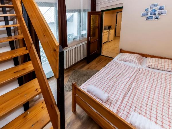 Csillagtúra Panzió : photo 4 de la chambre appartement avec balcon