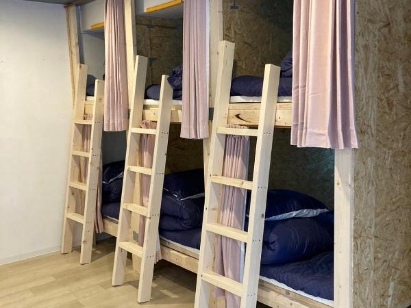 Cloud Sharing Hotel Hakata 1 : photo 2 de la chambre lit superposé dans dortoir pour femmes