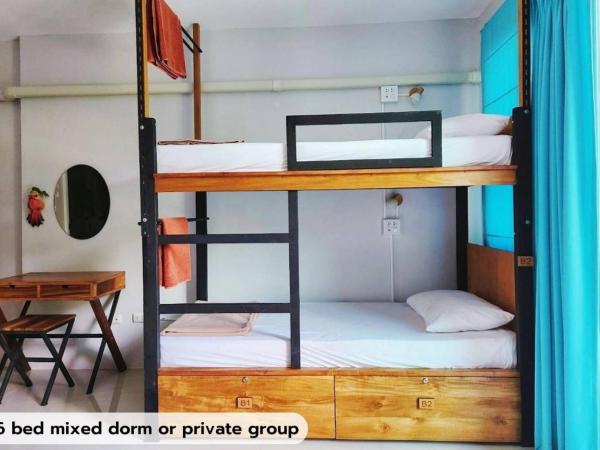 Theppahrak Hostel Khaolak : photo 2 de la chambre lit superposé dans dortoir mixte